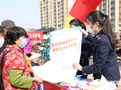 临港区税务局进基层 便民办税普及税法知识，助力企业管理升级